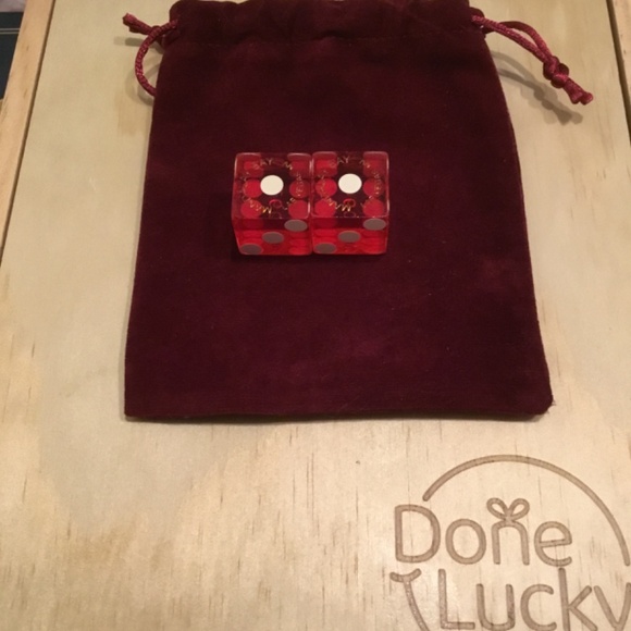 🎲🎲 Vintage Mandalay Bay Casino Dice/Red Used - Picture 2 of 2